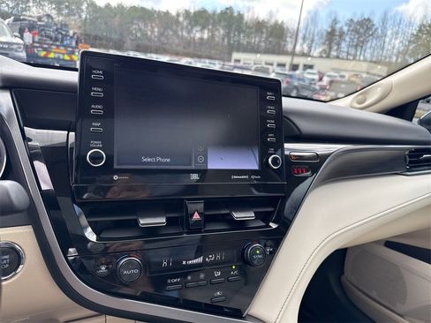 Used 2024 Toyota Camry XLE w/ Navigation Package image 27