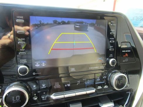 Used 2020 Toyota Highlander Limited image 32