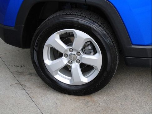 Used 2019 Jeep Compass Latitude w/ Popular Equipment Group AWD/4WD image 36