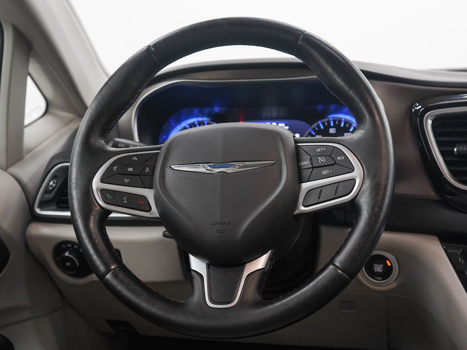 Used 2017 Chrysler Pacifica Touring-L Plus FWD image 19