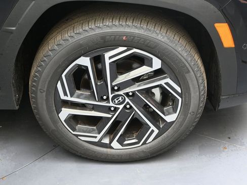 Certified 2025 Hyundai Tucson Limited AWD/4WD image 9