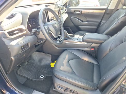 Used 2023 Toyota Highlander Limited FWD image 15