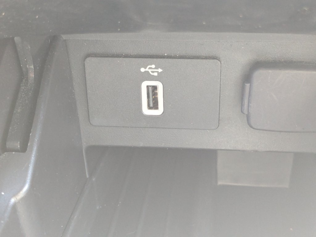 Used 2019 Ford Explorer Limited w/ Class III Trailer Tow Package FWD image 10