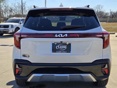 Certified 2024 Kia Seltos EX image 5