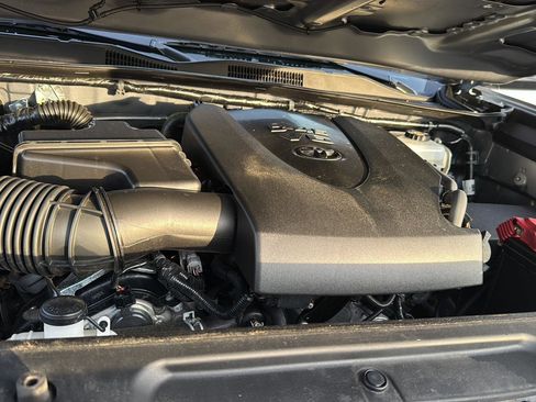 Used 2021 Toyota Tacoma TRD Off-Road image 30