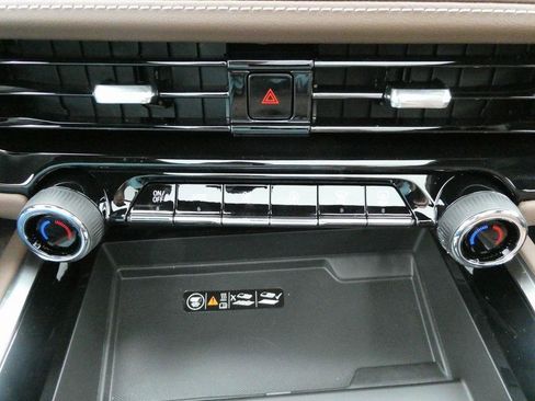 New 2026 Chevrolet Suburban High Country image 31