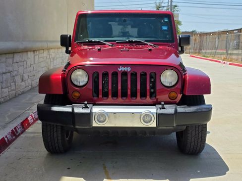 Used 2012 Jeep Wrangler Unlimited Sahara w/ Connectivity Group AWD/4WD image 9