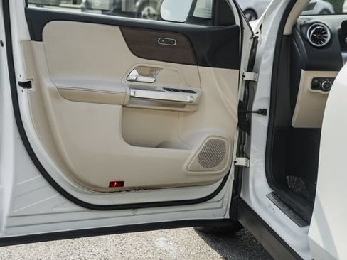 Certified 2022 Mercedes-Benz GLB 250 4MATIC image 37