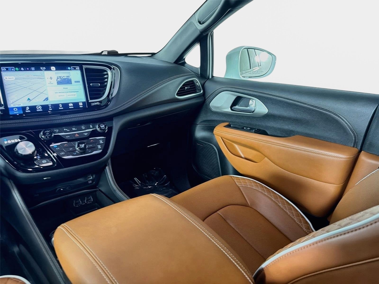 Used 2024 Chrysler Pacifica Pinnacle FWD image 27