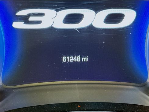 Used 2018 Chrysler 300 Limited AWD/4WD image 19