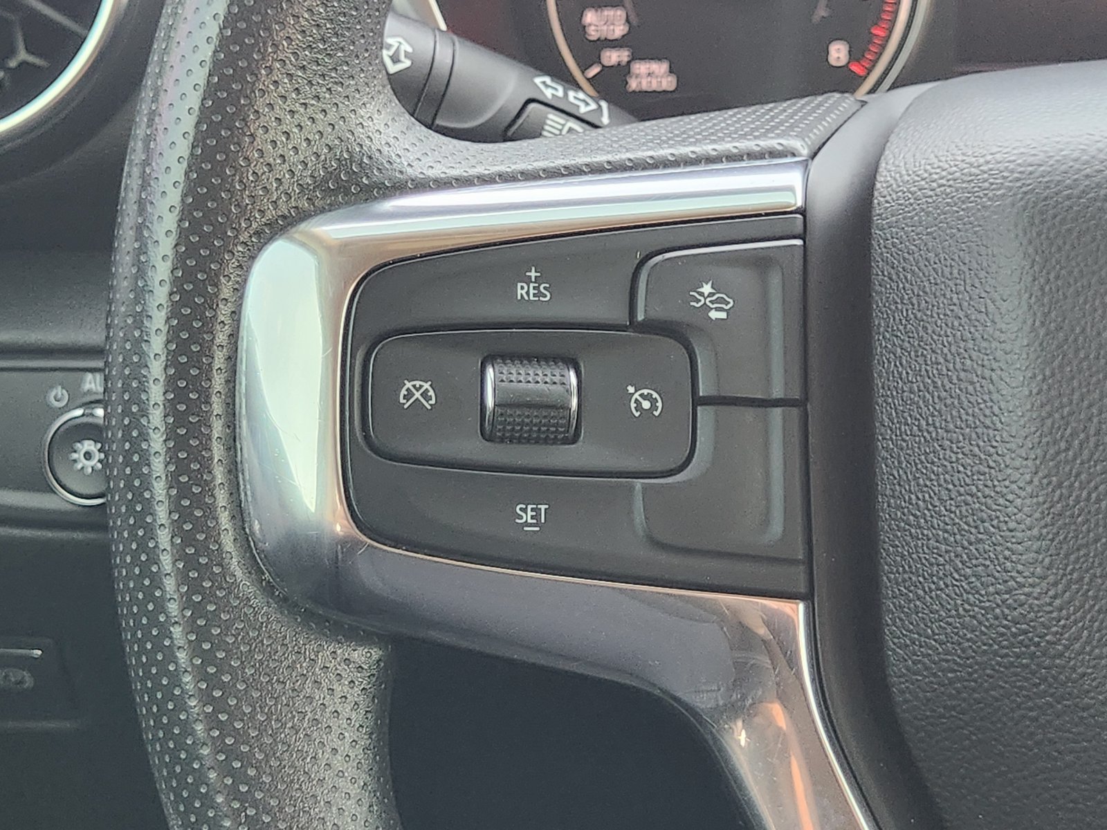 Used 2023 Chevrolet Blazer LT w/ Midnight/Sport Edition FWD image 29