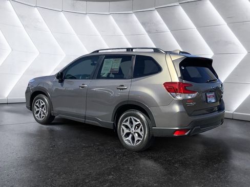 Used 2019 Subaru Forester Premium image 3