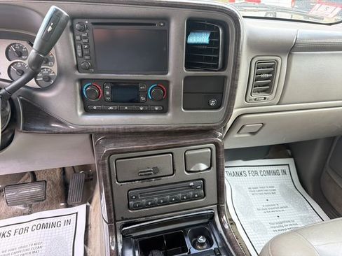 Used 2005 GMC Yukon Denali AWD/4WD image 17