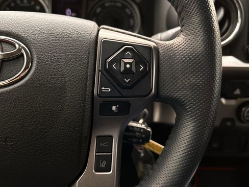 Used 2020 Toyota Tacoma SR5 RWD image 16