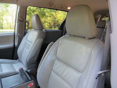 Used 2017 Toyota Sienna image 10