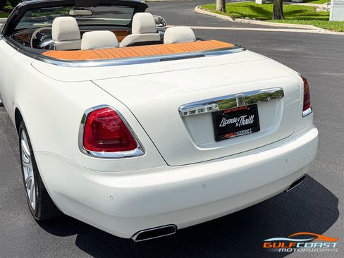 Used 2017 Rolls-Royce Dawn RWD image 53