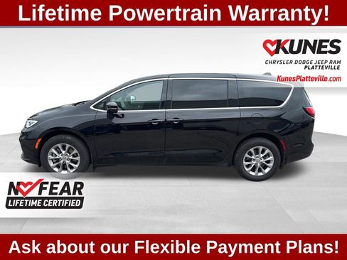 Used 2025 Chrysler Pacifica Select AWD/4WD image 6