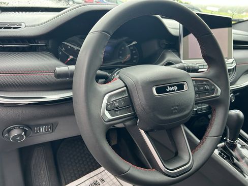 Used 2024 Jeep Compass Trailhawk image 11