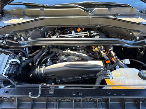 Used 2025 Ford Explorer ST-Line w/ Premium Package image 9