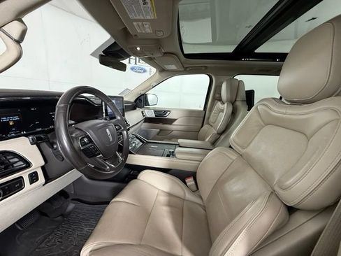 Used 2019 Lincoln Navigator Reserve AWD/4WD image 13
