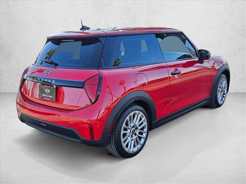 Used 2025 MINI Cooper 2-Door Hardtop FWD image 5