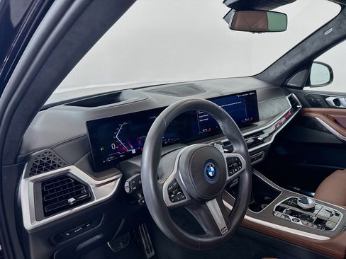 Used 2025 BMW X5 xDrive50e w/ Executive Package image 9