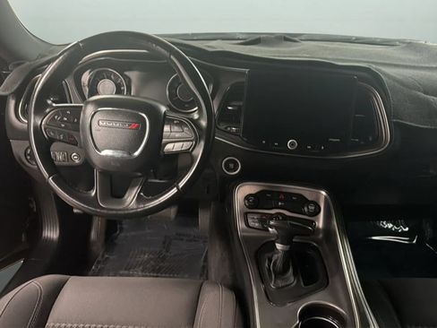 Used 2016 Dodge Challenger SXT RWD image 10