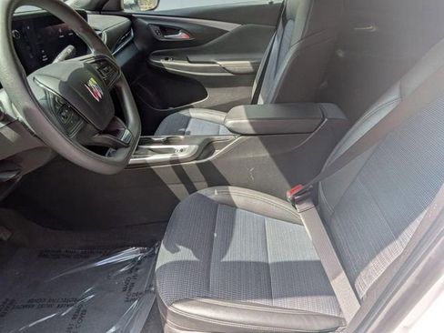 Used 2025 Buick Envista Preferred image 12