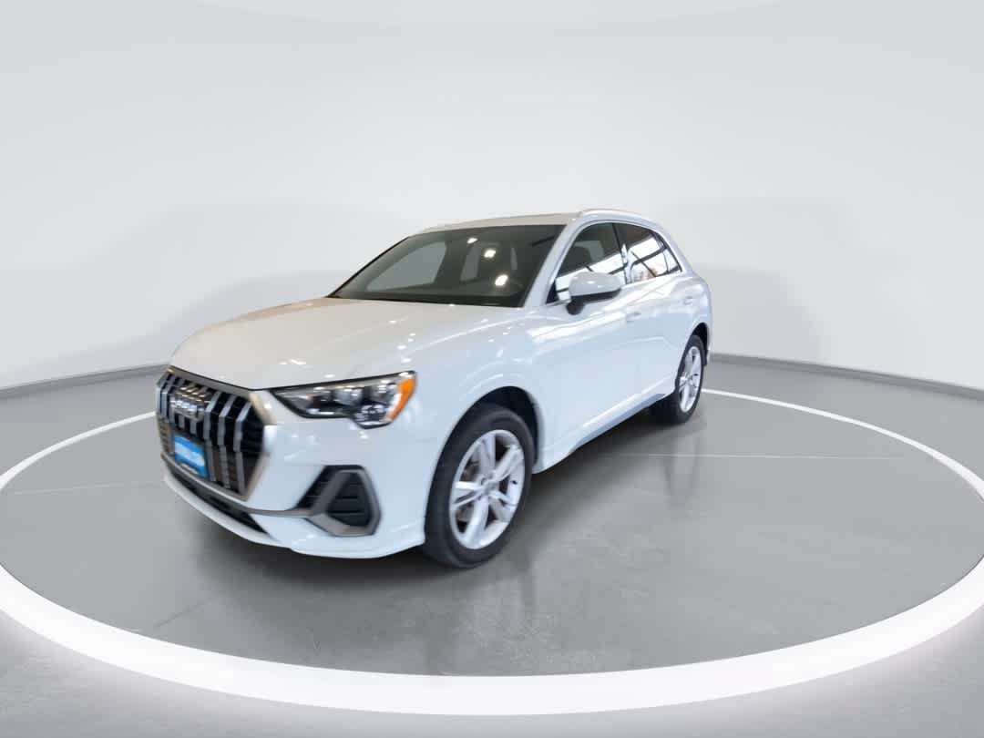 Used 2020 Audi Q3 2.0T Premium w/ Convenience Package AWD/4WD image 4