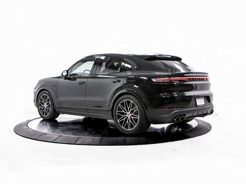 New 2026 Porsche Cayenne S image 3