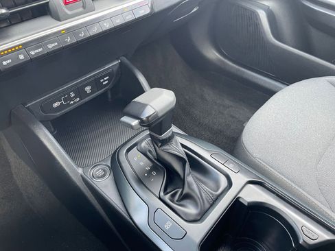 Used 2025 Kia K4 LXS image 40