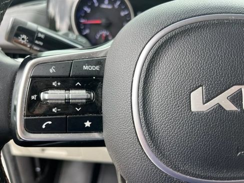 Used 2024 Kia Carnival EX FWD image 15