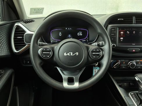 Used 2025 Kia Soul LX w/ LX Technology Package FWD image 30