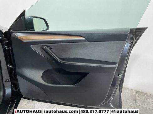 Used 2025 Tesla Model Y Long Range RWD image 40