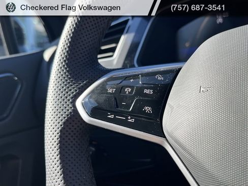 Used 2024 Volkswagen Tiguan SE R-Line image 34