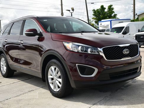 Used 2017 Kia Sorento FWD image 1