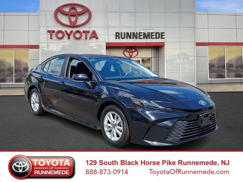 Used 2025 Toyota Camry LE FWD image 1