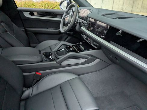 New 2026 Porsche Cayenne image 26