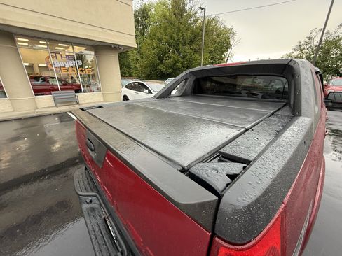 Used 2005 Chevrolet Avalanche Z71 w/ Sun And Sound Package image 8