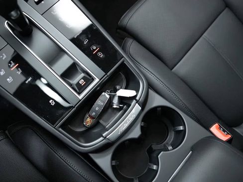 Certified 2026 Porsche Macan AWD/4WD image 32