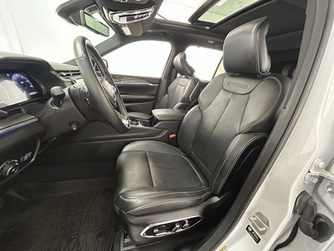 Used 2024 Jeep Grand Cherokee Overland w/ Adv Protech Group III image 30