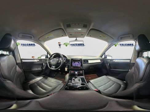 Used 2013 Volkswagen Touareg Sport image 45