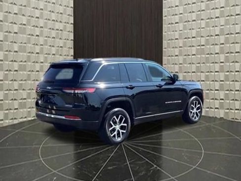 Certified 2025 Jeep Grand Cherokee Limited AWD/4WD image 4