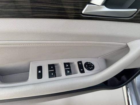 Used 2016 Hyundai Sonata Limited image 16
