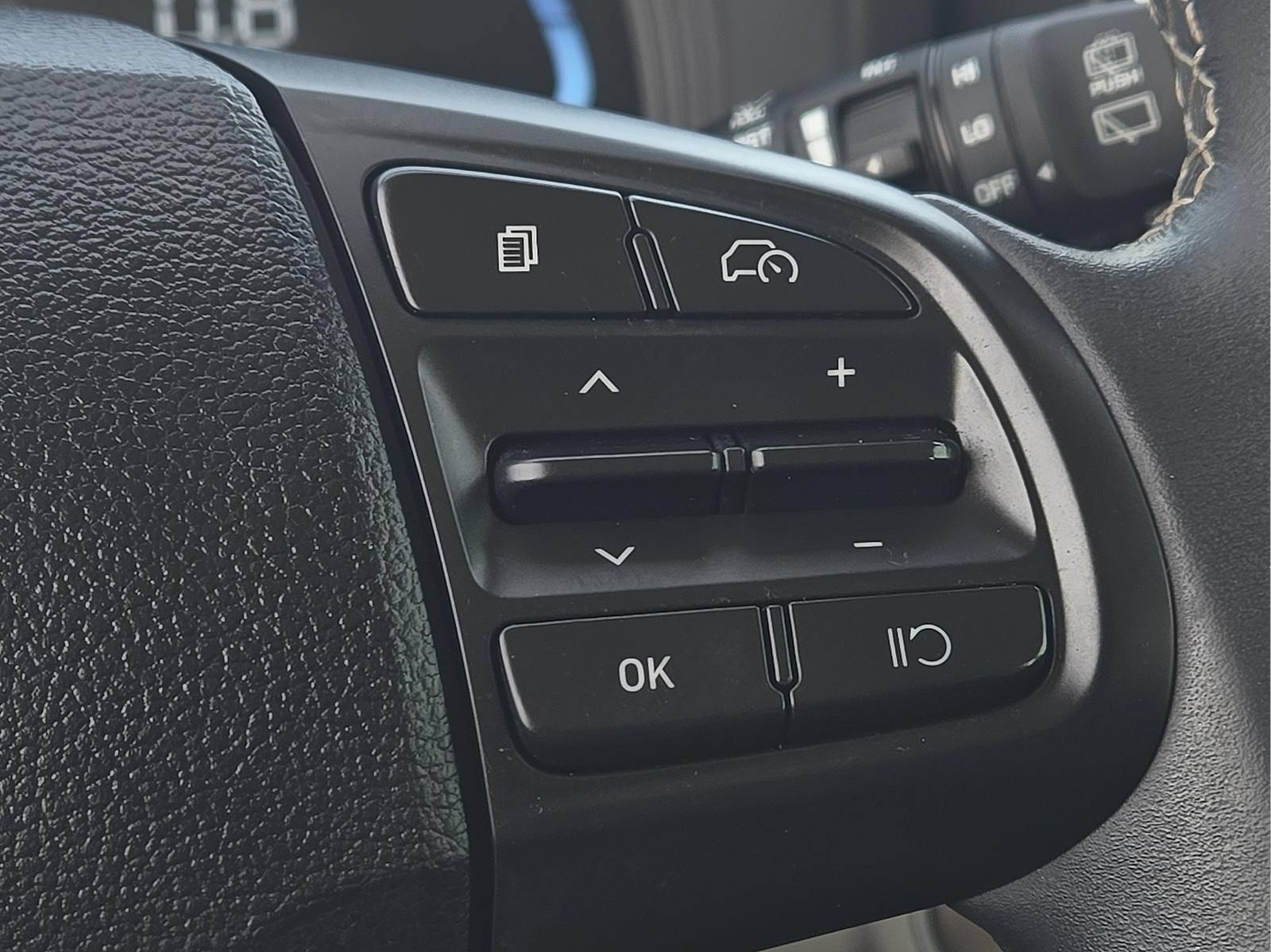 Used 2024 Hyundai Venue SEL FWD image 18