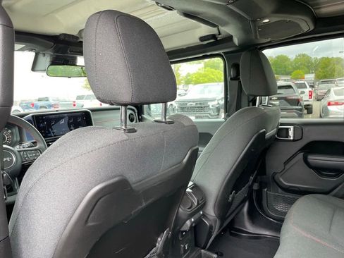 Used 2024 Jeep Wrangler Unlimited Rubicon image 28