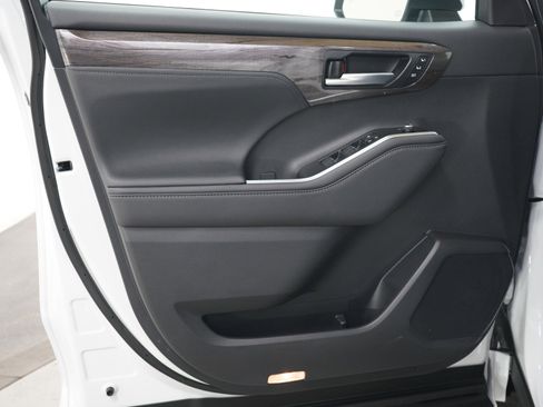 Used 2026 Toyota Highlander Platinum AWD/4WD image 21