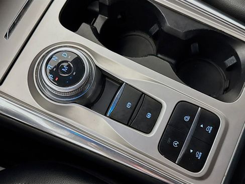 Used 2020 Ford Explorer XLT w/ Equipment Group 202A image 21