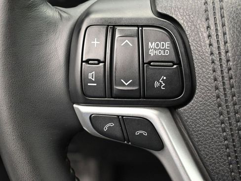 Used 2018 Toyota Highlander XLE image 11
