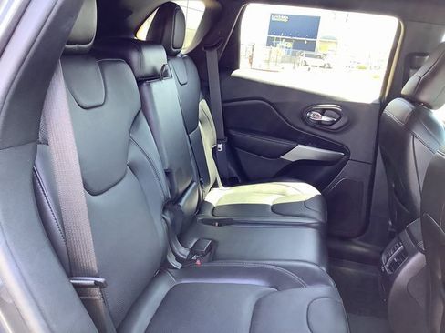 Used 2020 Jeep Cherokee High Altitude image 32